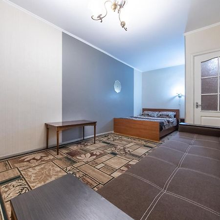 1К.Квартира В Центре Печерска.Лабораторный Пер.26 Kiev Exteriör bild