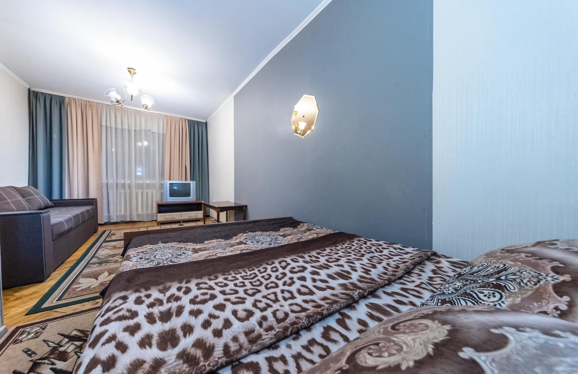 1К.Квартира В Центре Печерска.Лабораторный Пер.26 Kiev Exteriör bild