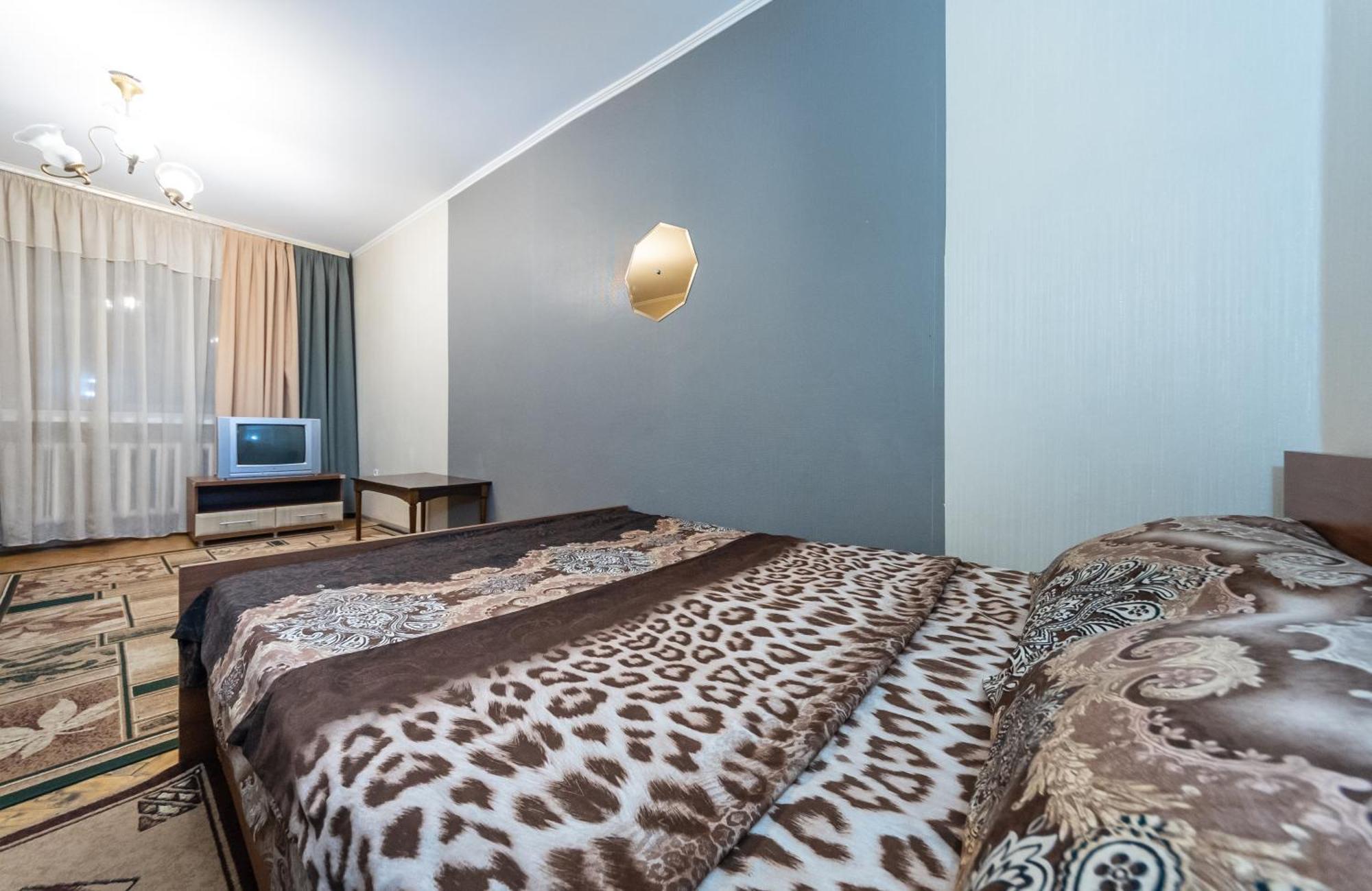 1К.Квартира В Центре Печерска.Лабораторный Пер.26 Kiev Exteriör bild